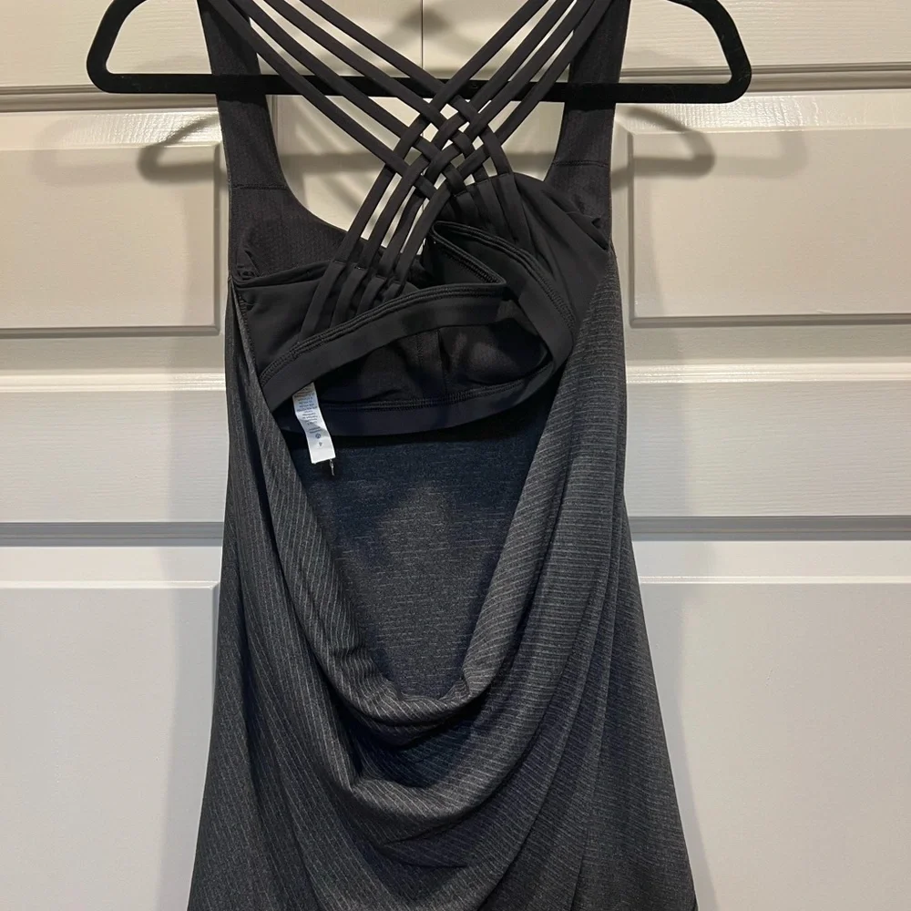 Lululemon Top With Built In Bra Size 4 dark gray - Picture 2 of 6